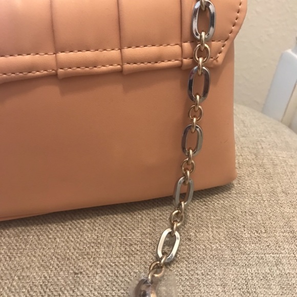 NWT TOPSHOP purse w/ chain strap and seashell closure - Picture 4 of 8